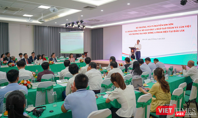 Bộ trưởng Bộ GD&ĐT Nguyễn Kim Sơn phát biểu tại buổi làm việc với ĐH Đông Á - Phân hiệu Đắk Lắk Bộ trưởng Bộ GD&ĐT Nguyễn Kim Sơn phát biểu tại buổi làm việc với ĐH Đông Á - Phân hiệu Đắk Lắk