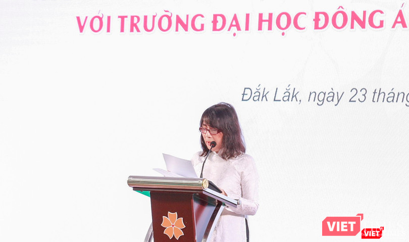 Tiến sĩ Nguyễn Thị Anh Đào - Hiệu trưởng ĐH Đông Á phát Tiến sĩ Nguyễn Thị Anh Đào - Hiệu trưởng ĐH Đông Á phát