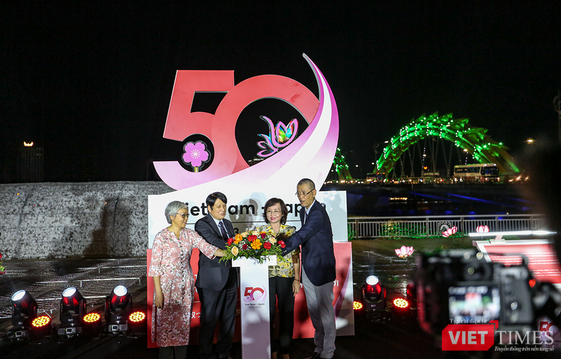 vt_khong gian anh sang viet nhat 16.png