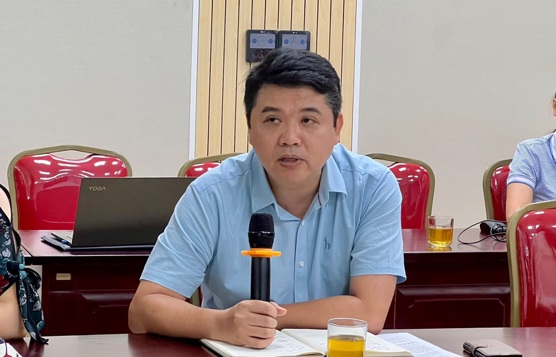 Ths.Võ Hải Sơn - Phó Cục trưởng Cục Phòng chống HIV/AIDS (Bộ Y tế) - thông tin về tổ chức dựa vào cộng đồng có tên là "Bông Hồng Đen – Cầu Vồng Đen" triển khai xét nghiệm HIV cho học sinh tại quận Đồ Sơn (TP Hải Phòng)