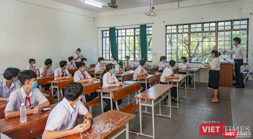 Học sinh tham gia thi tuyển sinh lớp 10