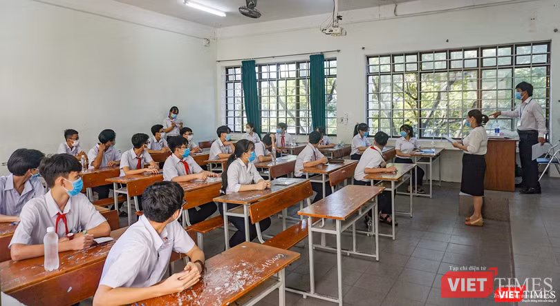 Học sinh tham gia thi tuyển sinh lớp 10