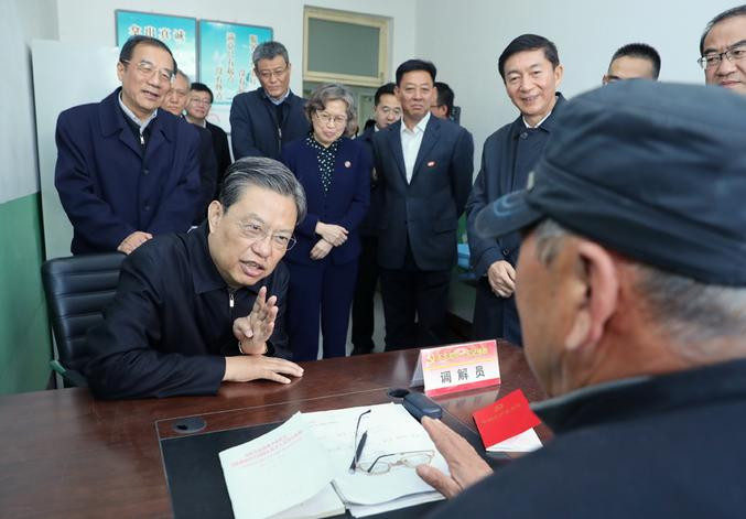 Ông Triệu Lạc Tế, bí thư Ủy ban kiểm tra kỷ luật Trung ương, Đảng Cộng sản Trung Quốc tiến hành điều tra nghiên cứu ở tỉnh Sơn Tây. Ảnh: Takungpao.