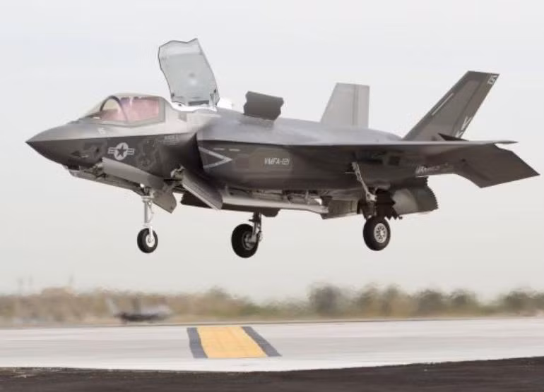 Nhật Bản đã đặt mua máy bay chiến đấu tàng hình F-35A và F-35B (trong hình) của Mỹ. Ảnh: Cankao.