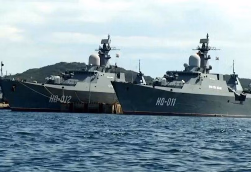 Tàu hộ vệ HQ-011 Đinh Tiên Hoàng và HQ-012 Lý Thái Tổ lớp Gepard 3.9 của hải quân Việt Nam. Ảnh: Sohu.