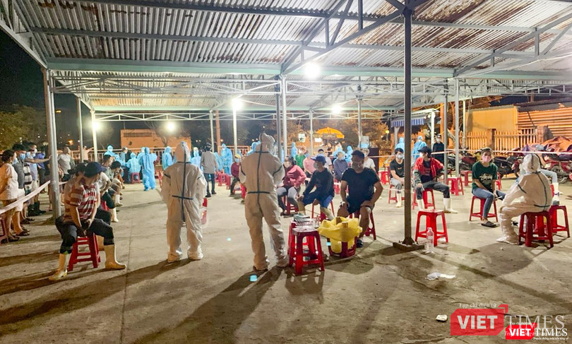 Cán bộ y tế Đà Nẵng căng mình chống dịch trong thời điểm dịch COVID-19 bùng phát tại địa phương