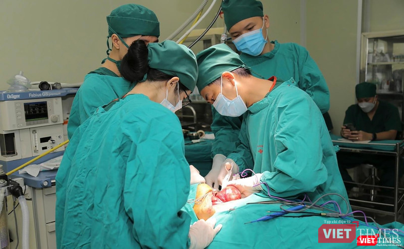 Ca phẫu thuật được ê kíp bác sĩ Bệnh viện đa khoa Đức Giang thực hiện thành công sau 1 tiếng đồng hồ Ca phẫu thuật được ê kíp bác sĩ Bệnh viện đa khoa Đức Giang thực hiện thành công sau 1 tiếng đồng hồ