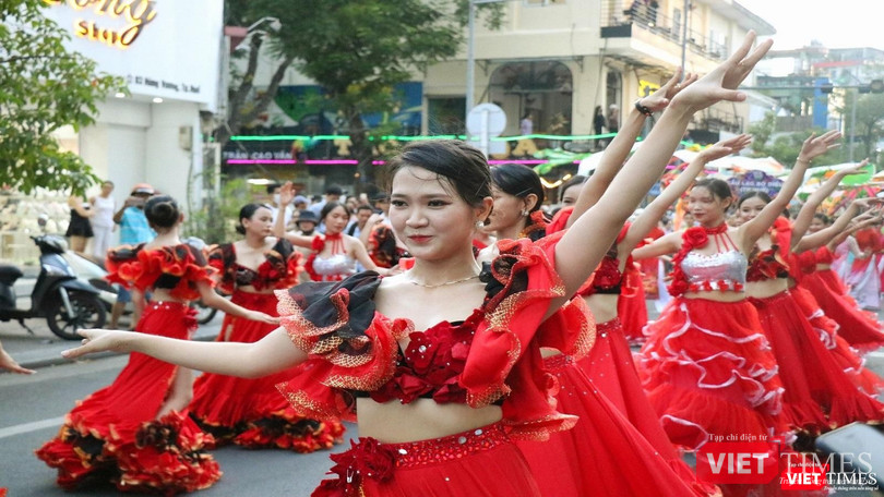Rộn ràng vũ điệu đường phố