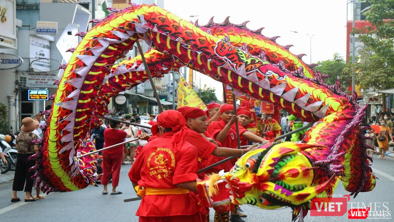 Biểu diễn múa lân sư rồng