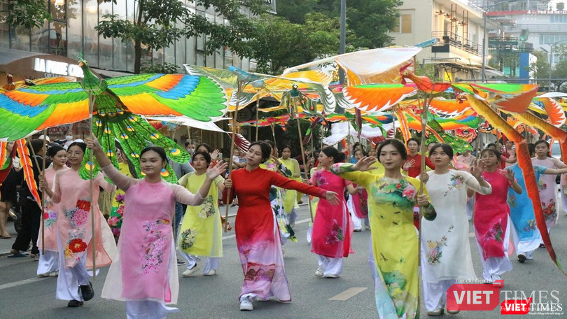 Diều Huế cũng xuống đường