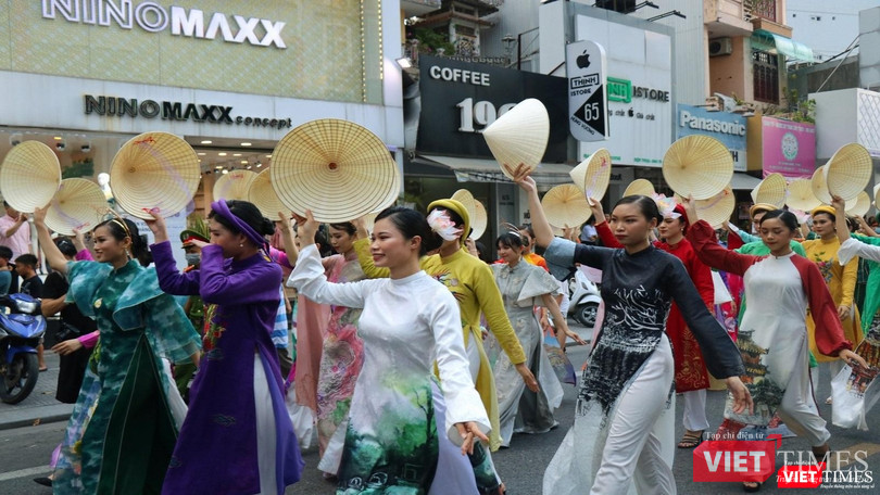 Thiếu nữ thướt tha