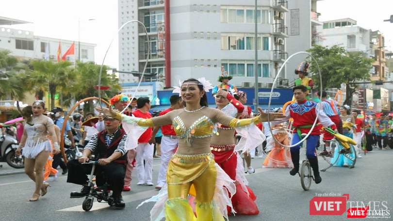 Màn trình diễn ấn tượng của các nghệ sĩ xiếc