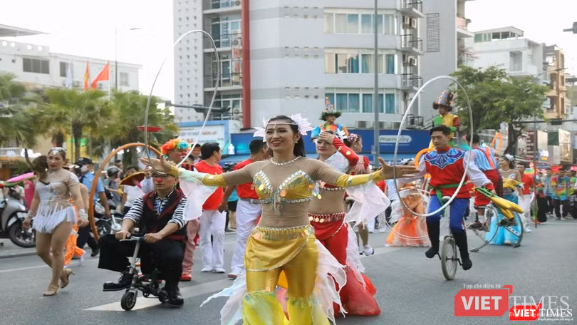 Màn trình diễn ấn tượng của các nghệ sĩ xiếc