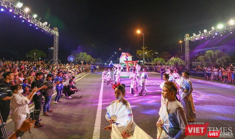 Du khách hào hứng với lễ hội đường phố Đà Nẵng Du khách hào hứng với lễ hội đường phố Đà Nẵng