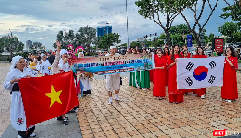 Diễu hành chào mừng lễ hội Việt Nam - Hàn Quốc TP Đà Nẵng 2023