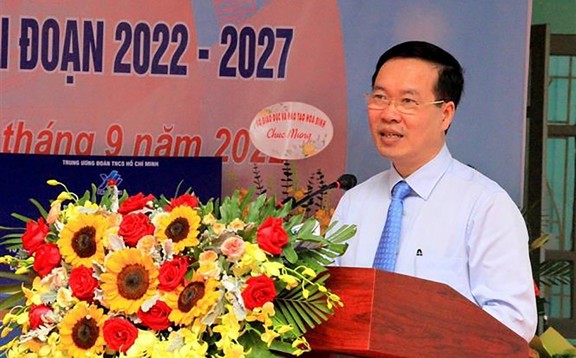 Chủ tịch nước Võ Văn Thưởng tham dự Lễ Khai giảng năm học mới tại trường Phổ thông dân tộc bán trú Tiểu học và Trung học cơ sở Thung Nai, huyện Cao Phong (Hòa Bình) năm 2022 - Ảnh: TTXVN