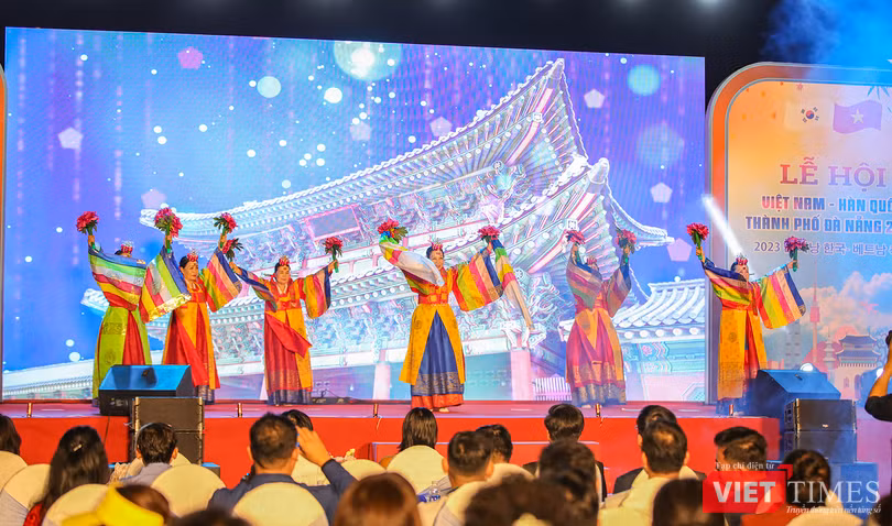 vt_khai mac le hoi viet nam han quoc 14.png