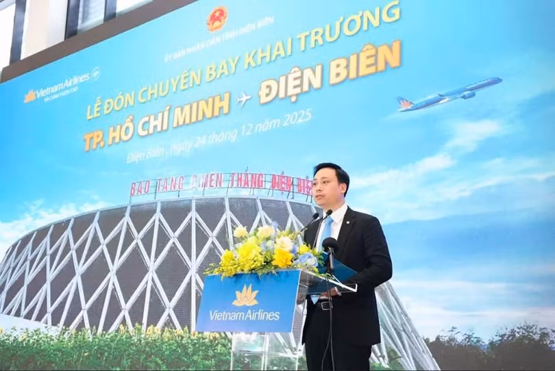 Ông Lê Chí Quân, Phó Giám đốc Chi nhánh khu vực Việt Nam đại diện Vietnam Airlines phát biểu tại Lễ đón chuyến bay khai trương TP.HCM - Điện Biên.