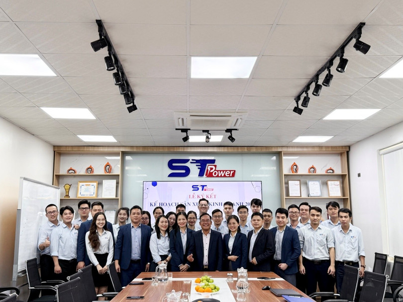Tập thể STPower tại Lễ Ký kết.