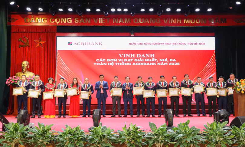 Các đơn vị được vinh danh giải Nhất, Nhì, Ba toàn hệ thống về thành tích xuất sắc trong hoạt động kinh doanh năm 2025