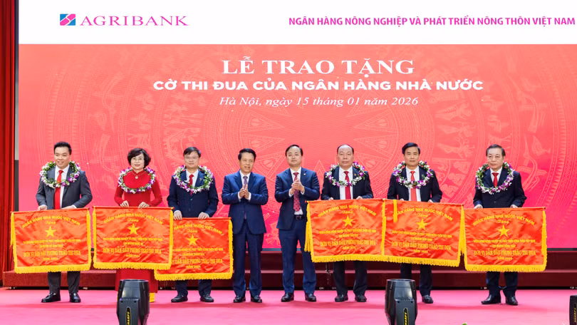 Các đơn vị trong hệ thống Agribank vinh dự nhận cờ thi đua của Ngân hàng Nhà nước