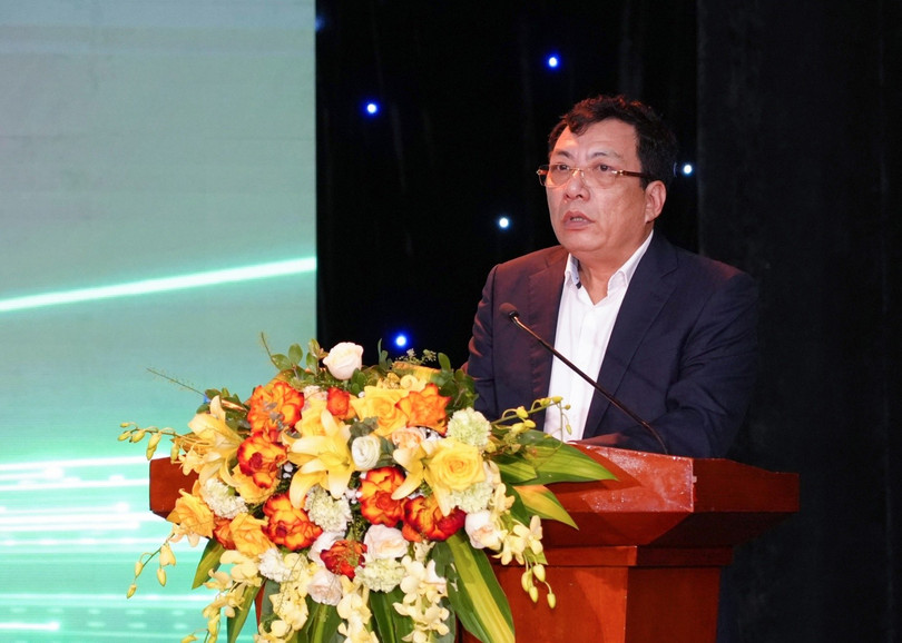 Đồng chí Lê Như Linh - Phó Bí thư Đảng ủy, Tổng Giám đốc PV Power trình bày báo cáo tổng kết hoạt động sản xuất kinh doanh năm 2025, triển khai nhiệm vụ trọng tâm năm 2026.