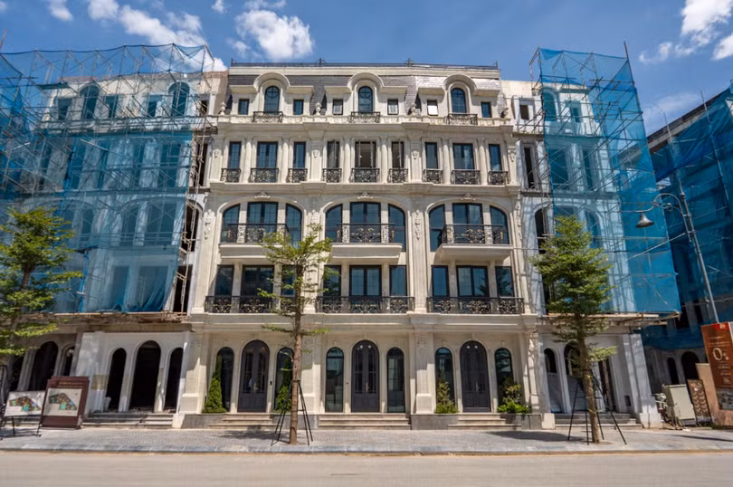 Noble Palace Tay Thang Long WorldHotels Residences - một trong những dự án được áp dụng Voucher NobleX Point đang được đẩy nhanh tiến độ thi công, đã bàn giao những căn nhà phố đầu tiên từ 25/7.