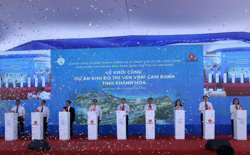 anh-6-du-an-khu-do-thi-ven-vinh-cam-ranh-duoc-khoi-cong-voi-su-hien-dien-cua-bo-truong-bo-tu-phap-nguyen-hai-ninh-cung-cac-lanh-dao-trung-uong-lanh-dao-tinh-khanh-hoa-huong-toi-tro-thanh-noi-an-tru-ly-tuong-cho-c.jpg