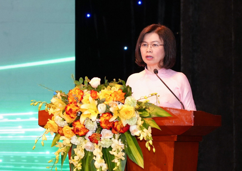 Đồng chí Ngô Hồng Vân - Ủy viên Ban Thường vụ Đảng ủy, Chủ tịch Công đoàn PV Power báo cáo kết quả kiểm tra, giám sát tình hình thực hiện hợp đồng lao động, Thỏa ước lao động tập thể, nội quy và các quy định liên quan đến người lao động.