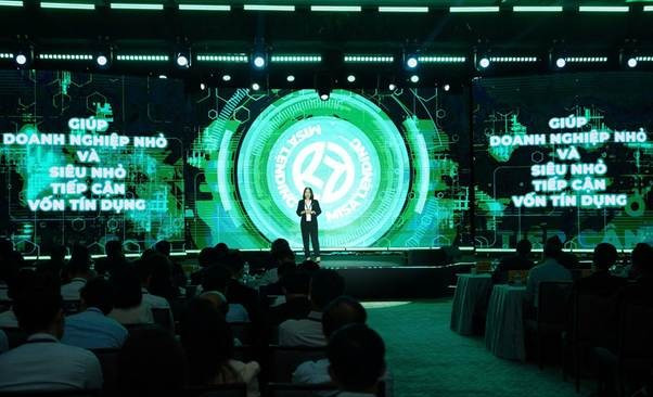 Bà Nguyễn Thị Ngoan chia sẻ hành trình phát triển MISA Lending từ trăn trở giúp doanh nghiệp nhỏ và siêu nhỏ, hộ kinh doanh tiếp cận vốn vay, giải quyết bài toán thúc đẩy kinh tế của đất nước