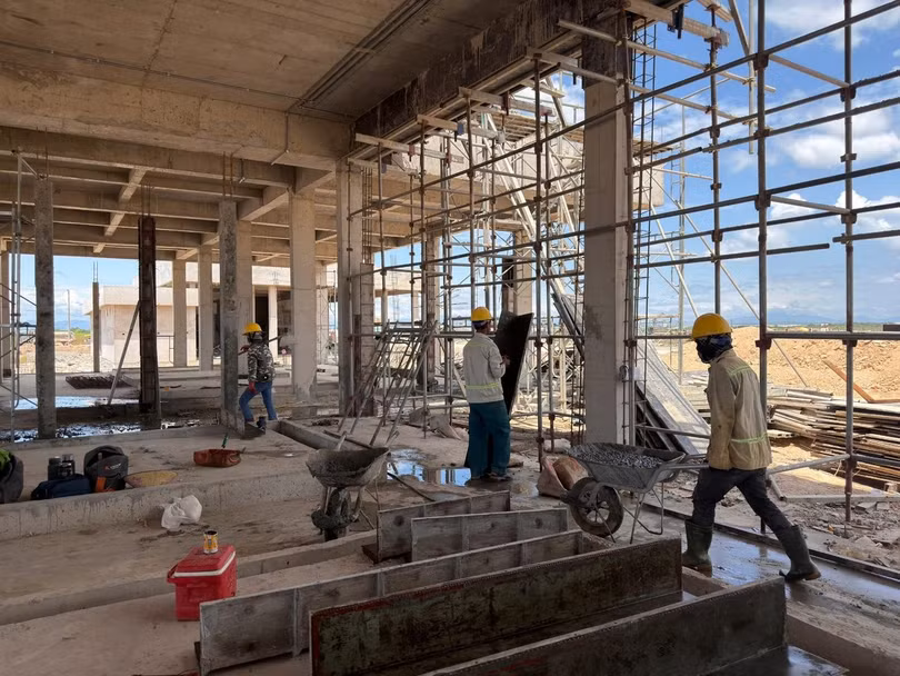 Các hạng mục thuộc dự án đang được triển khai thi công đồng bộ. Ảnh: Anh Chiến.