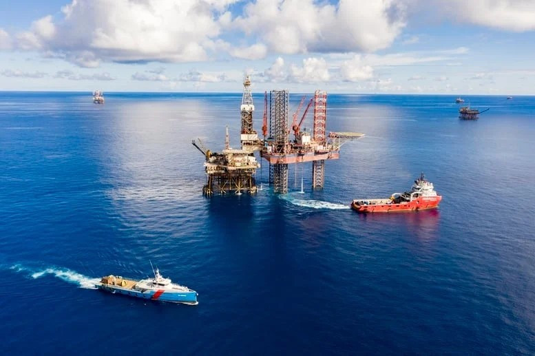 Hoạt động khai thác dầu khí tại mỏ Bạch Hổ. Ảnh: Petrovietnam