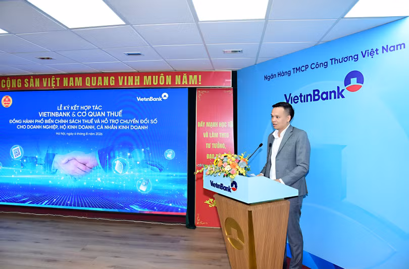 8t-682026-ky-ket-voi-cu-thu-va-thue-hn-6.jpg