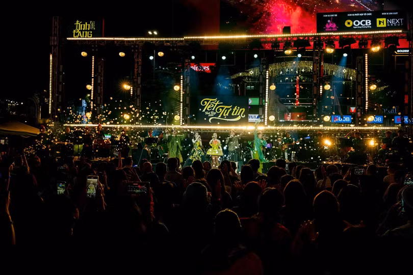 Đêm nhạc “Tết Tự Tin” mang đến không gian âm nhạc đặc sắc, nơi giao thoa nét đẹp giữa các giá trị truyền thống và tính nghệ thuật đương đại