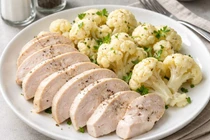 Một người phụ nữ trẻ tuổi chỉ ăn ức gà và súp lơ luộc trong suốt 6 tháng đã gặp phải cái kết không ngờ. Ảnh: OC.