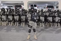 Binh sĩ UAE trong một cuộc điểm danh. Ảnh: Getty.