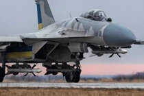 Máy bay chiến đấu Su-27 của Không quân Ukraine trang bị tên lửa không đối không R-27. Ảnh: MW.