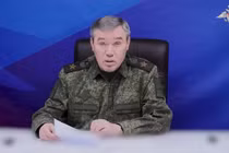 Tướng Valery Gerasimov của Nga trong cuộc họp với các chỉ huy Nhóm Trung tâm. Video do Bộ Quốc phòng công bố ngày 15/1. Ảnh: BQP Nga.