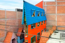 Ngôi nhà có chiều rộng nhỏ nhất thế giới ở Peru. Ảnh: OC.