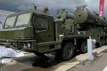 Phương tiện phóng tên lửa đất đối không từ hệ thống phòng không S-500. Ảnh: MW.