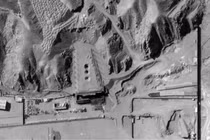 Những hình ảnh do Vantor chụp sau vụ tấn công vào Taleghan-2 cho thấy 3 hố xuyên, được định vị chính xác trên bề mặt của cơ sở này. Ảnh: Vantor.