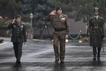 Tướng Muhammad Ali Al-Haddad (giữa), Tham mưu trưởng quân đội Libya, tại Trụ sở Bộ Tổng tham mưu ở Ankara, Thổ Nhĩ Kỳ vào ngày 23/12. Ảnh: Getty.