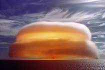 Vụ thử hạt nhân của Pháp ở đảo san hô Mururoa năm 1971. Ảnh: Getty.