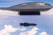 Máy bay B-2 Spirit thả bom GBU-57 trong quá trình thử nghiệm. Ảnh: MW.