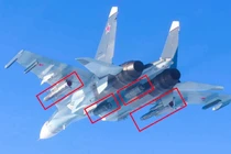 Chiến đấu cơ Su-30SM2 của Hải quân Nga trang bị tên lửa Kh-31 và bom RBK-500. Ảnh: MW.