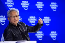 CEO của Nvidia, Jensen Huang, phát biểu tại Diễn đàn Kinh tế Thế giới ở Davos, Thụy Sĩ vào ngày 21/1. Ảnh: Bloomberg.