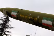 Một tên lửa của được trưng bày ở Tehran, Iran ngày 26/3. Ảnh: Getty.