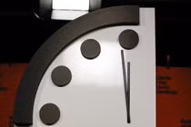 Đồng hồ Ngày tận thế chỉ còn 85 giây là tới nửa đêm, phản ánh mức độ nguy hiểm tăng cao. Ảnh: Getty.