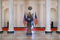 Đệ nhất phu nhân Mỹ Melania Trump phát biểu tại Sảnh lớn của Nhà Trắng vào ngày 9/4. Ảnh: Getty.