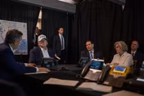 Tổng thống Mỹ Donald Trump theo dõi các hoạt động quân sự của Mỹ chống lại Iran, ngày 28/2. Ảnh: X.